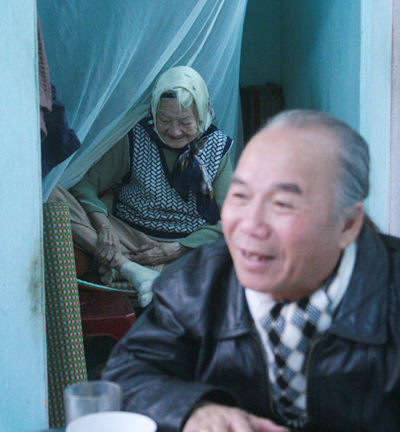 Kỳ nhân mù làm ảo thuật quyên tiền giúp trẻ nghèo